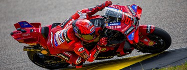 Marc Márquez arrasa en una desastrosa carrera de MotoGP sin adelantamientos, con solo con diez motos en meta y el mismo podio de siempre