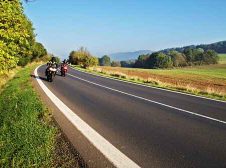 Tráfico y la DGT avisan: Estarán muy presentes en las carreteras más moteras este verano porque las cifras de accidentes en moto asustan