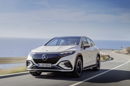 Un concesionario de Mercedes está ofreciendo descuentos de 3.000 euros para que los propietarios de Tesla compren sus coches eléctricos