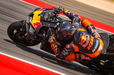 KTM echa el resto en MotoGP. Probó cinco carenados nuevos en Aragón, incluido un alerón que puede ser una revolución