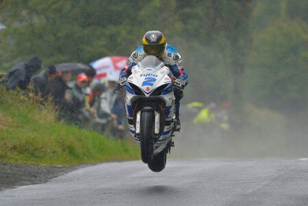 Ser Guy Martin, más al alcance que nunca: su mítica Suzuki del TT Isla de Man, con 90.000 euros en extras, a subasta