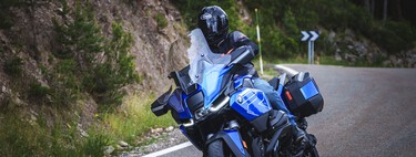 Probamos la BMW R 1300 RT: podrías pensar que es la misma moto rutera de siempre, pero es más potente y con un chasis que se transforma