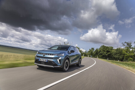 Probamos el nuevo Renault Symbioz híbrido de 160 CV: un SUV práctico y comodísimo para viajar con consumo de diésel
