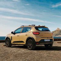 El único motivo por el que junio es el mes récord de ventas en lo que va de 2025 es claro: aún quedan algunos coches baratos, y el Dacia Sandero se lleva la corona