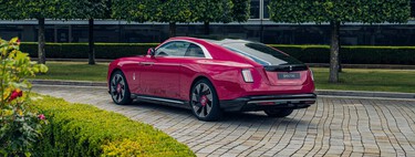 Con 35 años muchos tenemos un SEAT Ibiza; los ricos muy ricos con la misma edad son los compradores del Rolls-Royce eléctrico de 400.000 euros
