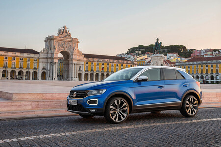 El Volkswagen T-Roc ya es todo un SUV superventas, y éste con cambio DSG tiene descuento de más de 8.200 euros