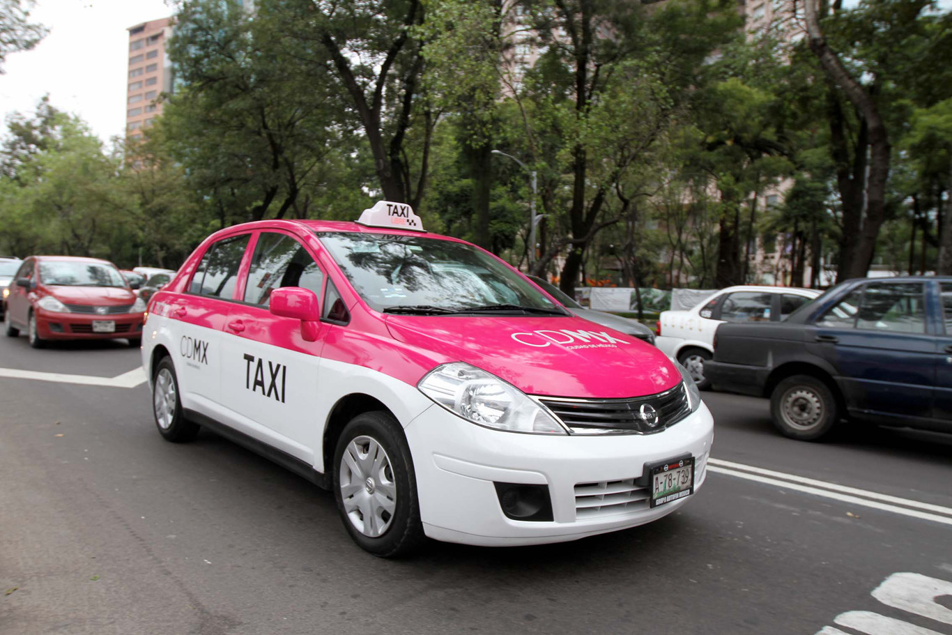 Usuarios continúan prefiriendo apps de transporte a taxis regulares