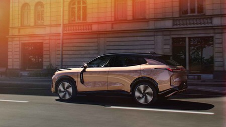 El Lynk & Co 08 es la demostración de que no hace falta apostarlo todo por los coches eléctricos: 200 km de autonomía por recarga y hasta 1.100 km con gasolina, por 52.995 euros