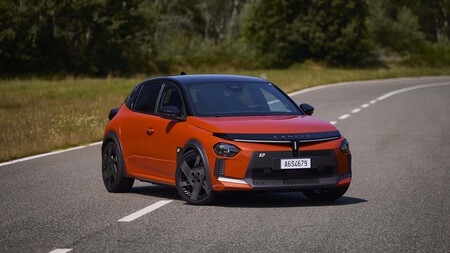 Lancia recupera el apellido HF con una pelotilla eléctrica de 280 CV que acelera tan rápido como el Volkswagen Golf GTI Clubsport. Ya tiene precio en España