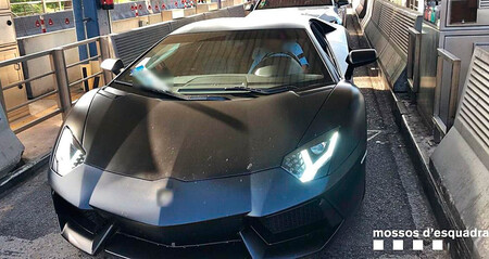 El colmo de la imprudencia: un futbolista detenido por conducir un Lamborghini Aventador sin carnet y con uno falso