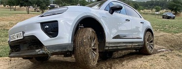 Porsche dice que se puede hacer todoterreno con el Macan Turbo eléctrico de 639 CV y 117.000 euros. Lo he metido en el campo y en un circuito off-road para comprobarlo