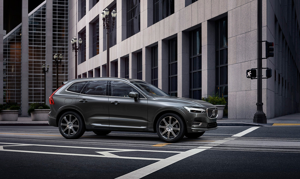 El Volvo XC60 actualiza su gama en España con versiones híbridas ...