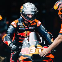 "No estamos al nivel de Ducati, es tontería seguir tirando". Pedro Acosta sigue sin pisar podio, y el VR46 no le cierra la puerta 