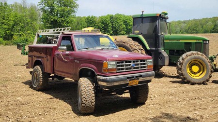 Tú con miedo a pasar la ITV por si te tiran por cualquier cosa y va este granjero y le mete un motor de tractor John Deere a su Ford Ranger