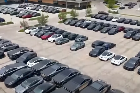 Tesla ya no sabe qué hacer con todos los coches que tiene sin vender: está llenando parkings por todo EEUU con miles de unidades de stock que se mueren de risa 