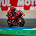 Marc Márquez gana también la sprint de Assen gracias a una salida prodigiosa y Pecco Bagnaia naufraga de nuevo 