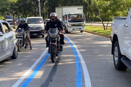 Brasil tenía un grave problema con los accidentes de moto. La solución ha sido este carril en mitad de la carretera que parece un circuito de MotoGP