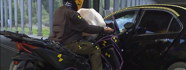 Una inesperada marca de coches se mete a hacer airbags de moto. Y pueden ser la solución a la que solo Honda se ha atrevido 