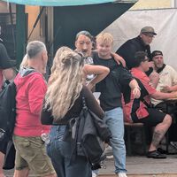 Máscaras de Hitler, camisetas anticonstitucionales y cánticos nazis. Algunos convirtieron el GP de Alemania de MotoGP en una bizarra fiesta neonazi 