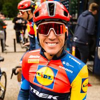 Aleix Espargaró ha sufrido una caída en su debut como ciclista profesional y se ha roto un hueso de la mano 
