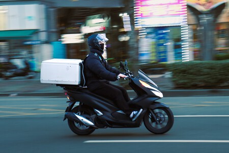 Riders de droga a domicilio: dos detenidos por distribuir drogas sintéticas en moto en Barcelona